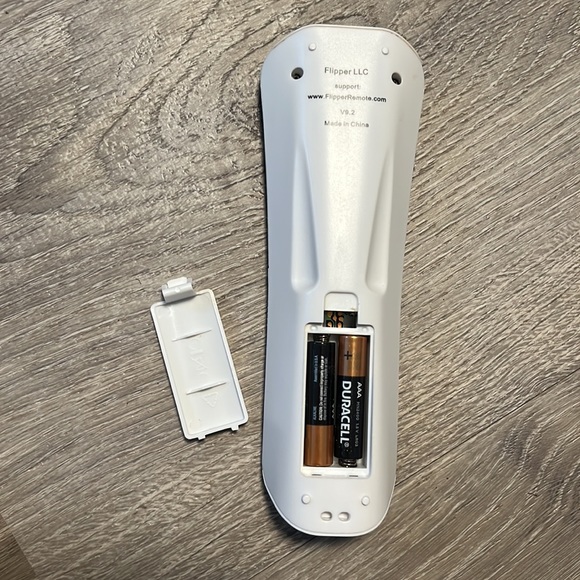 Flipper Big Button Universal Remote - Picture 5 of 5